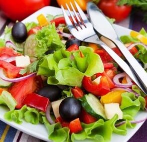 Salade de légumes pour l'arthrite de l'épaule